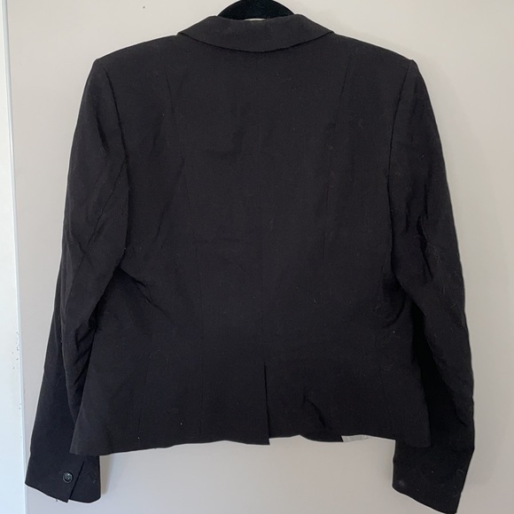 Single button triple pocket blazer - Picture 3 of 3